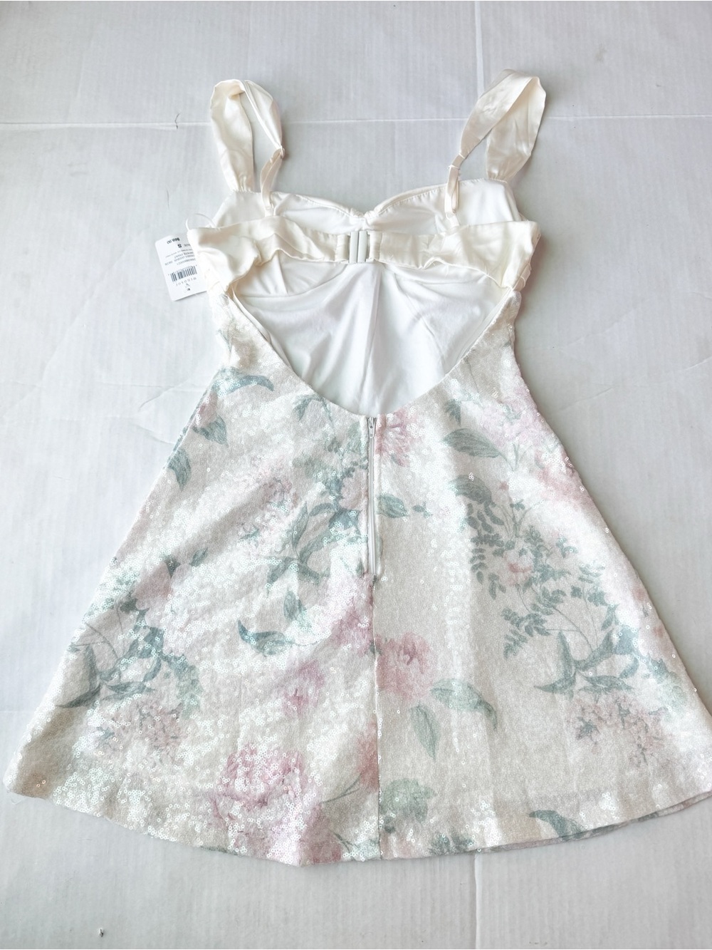 Windsor New Krissy Floral Sequin Mini Dress in White Sequin Print Size S NWT - Picture 10 of 16